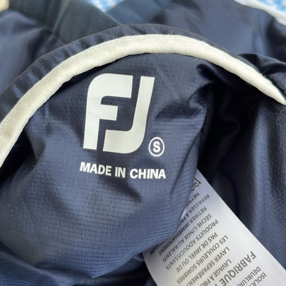 FootJoy Women’s Insulated Vest Women’s Size Small S - LIKE NEW! reversible - Picture 5 of 6